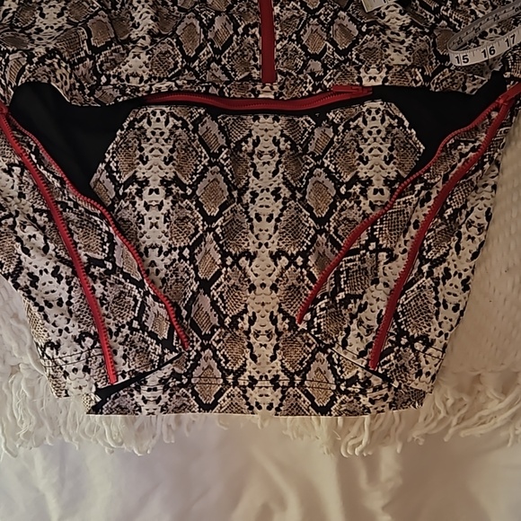 Alala 1x hooded workout pullover w/hood, pockets - Picture 7 of 14